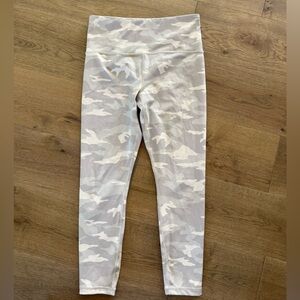 Athleta Womens Camo Elation 7/8  Tight 
Light Gray & White And Cream